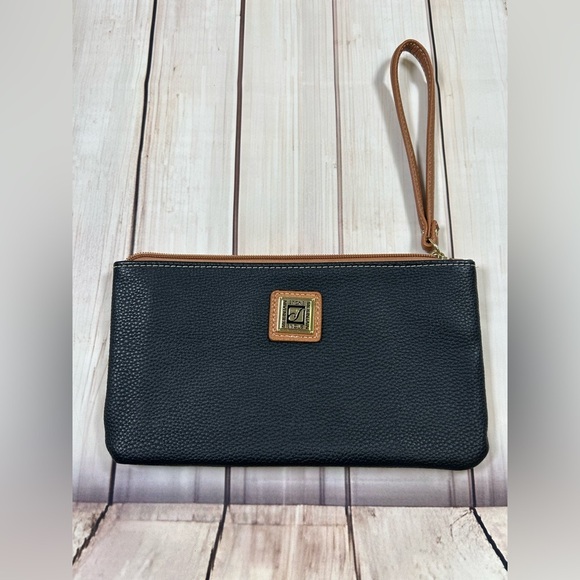 NWOT Stone Mountain Black and Tan Wristlet/Purse Pouch. - Picture 1 of 6